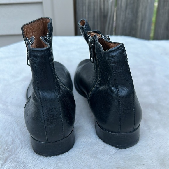 Frye Womens 7.5 Carly Boot Black Leather solid pull on round toe ankle - Picture 3 of 9